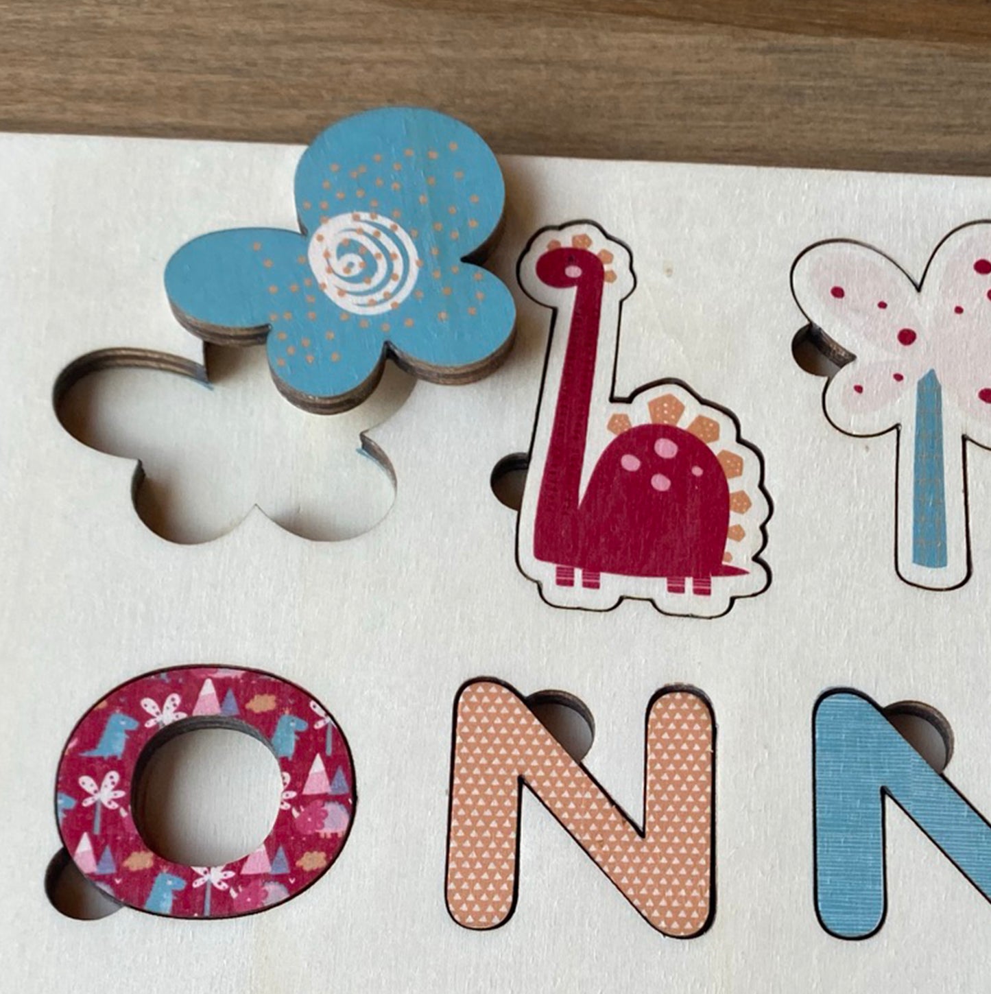 Quebra-cabeça de nome infantil personalizado presente personalizado para menina - Dino e tema de flor