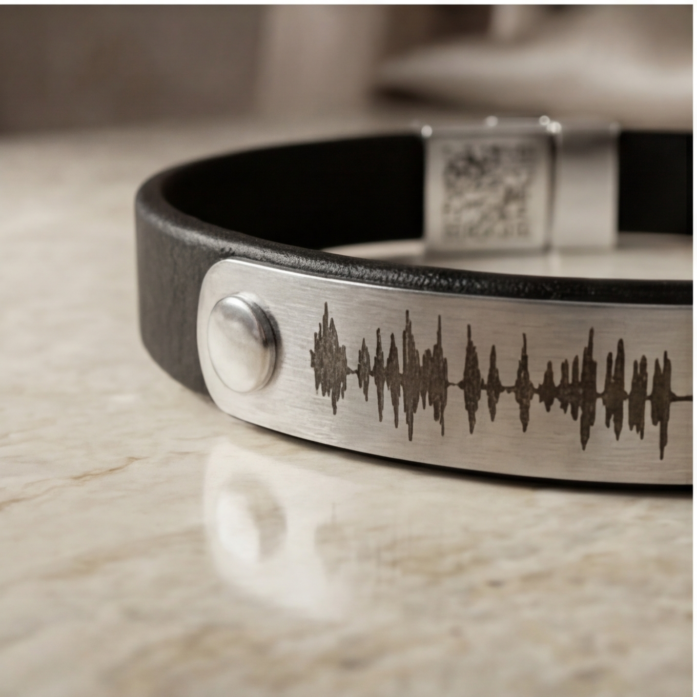 Pulseira de Couro Marrom Personalizada com Mensagem Oculta - Presente para Namorado ou Namorada